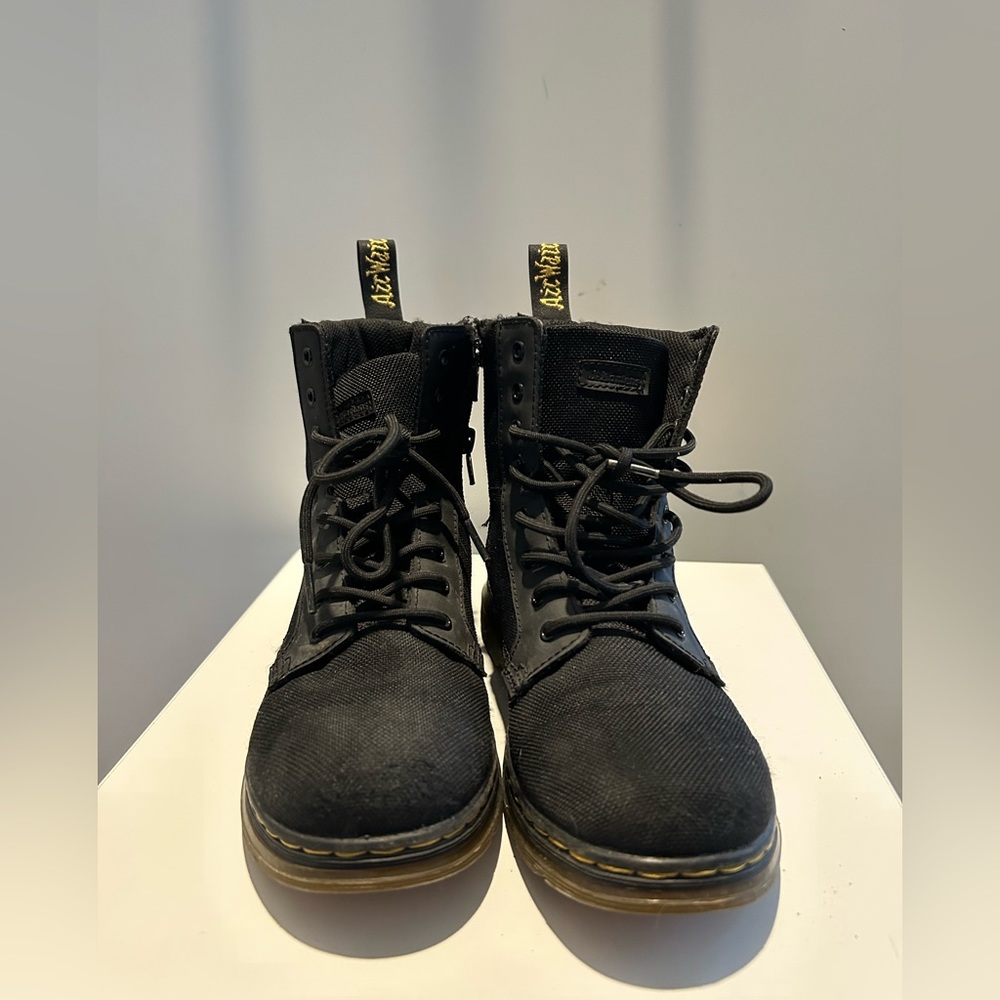 Dr Martens unisex size 5 youth